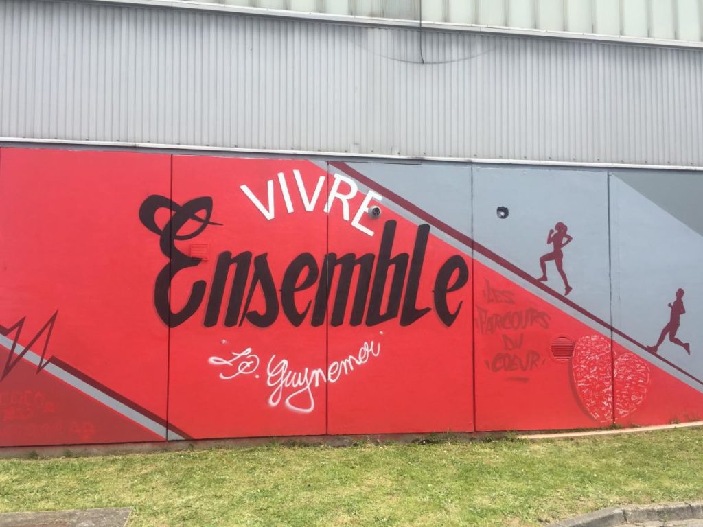 Fresque sur le mur de la cour réalisée par les éléves du lycée professionnel Guynemer, St Pol sur Mer (Nord Pas de Calais)